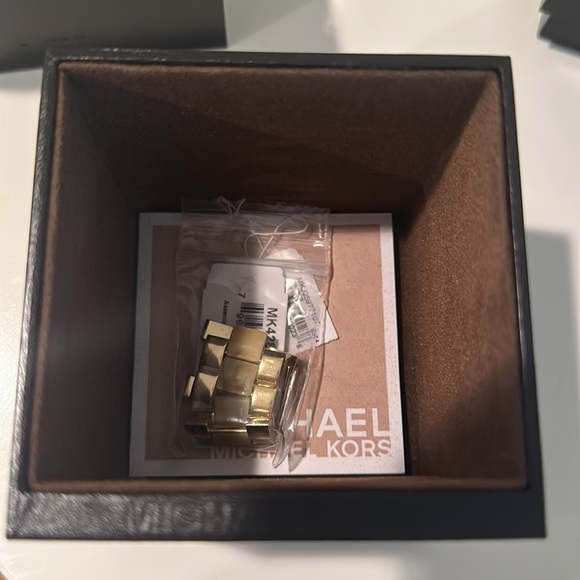 Michael Kor’s Watch - Picture 3 of 4